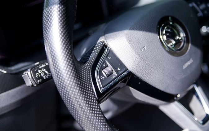 Skoda Superb cena 108499 przebieg: 129000, rok produkcji 2019 z Karlino małe 407